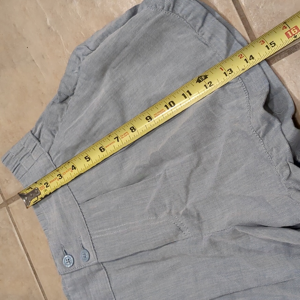 Who What Wear Gray Shorts Ruffle Edging Size 4 - Picture 2 of 4